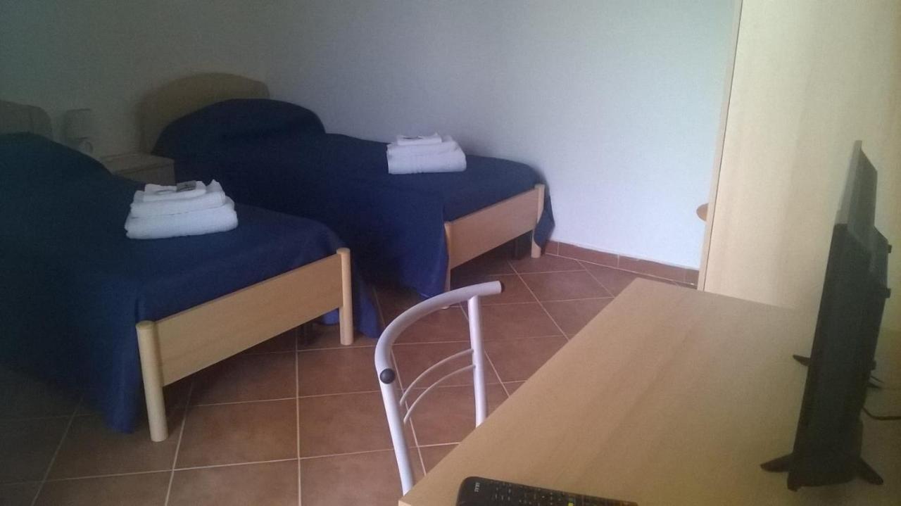 Hotel Bena E Traes Laerru Екстер'єр фото