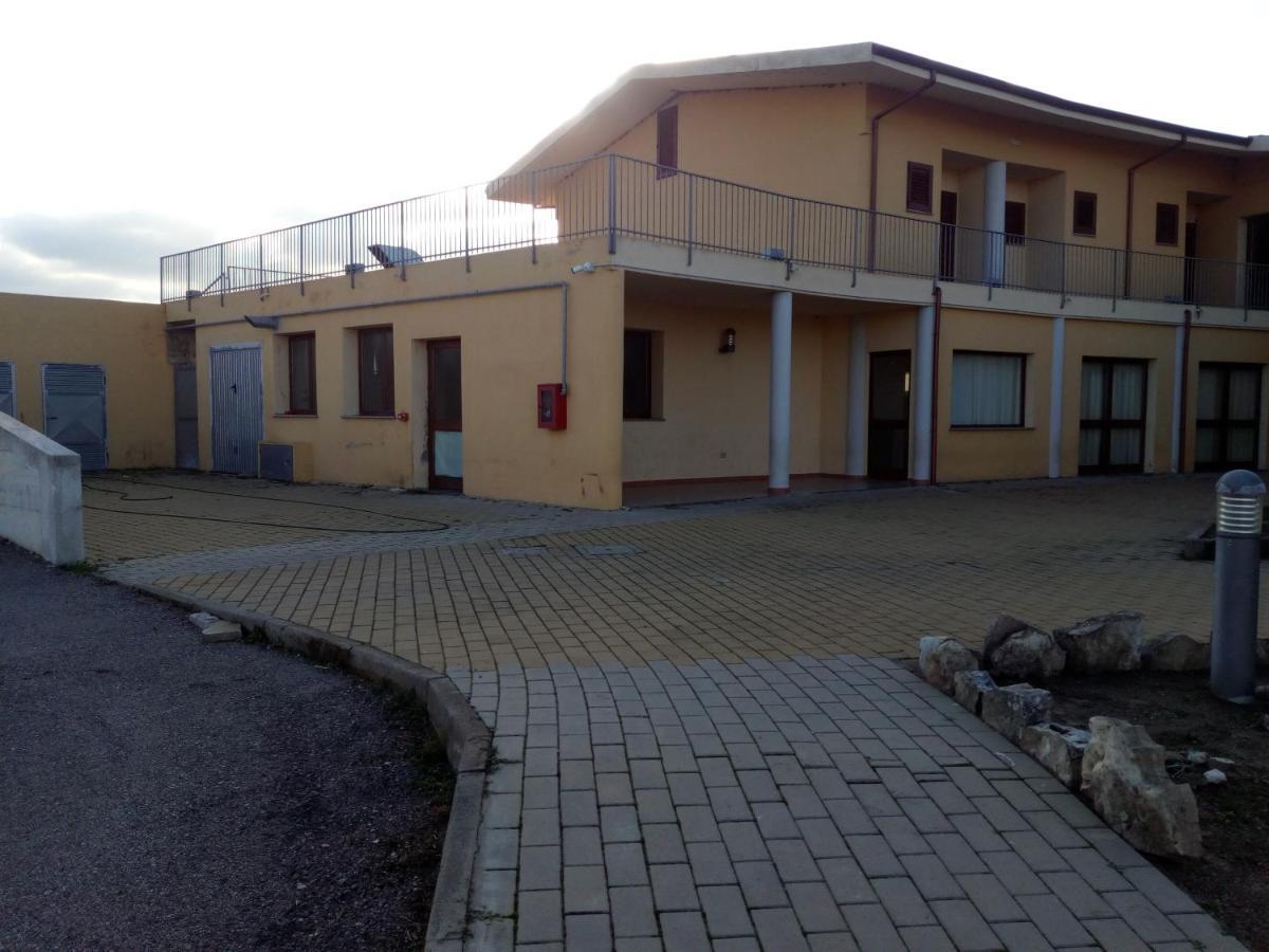 Hotel Bena E Traes Laerru Екстер'єр фото