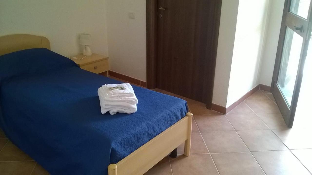 Hotel Bena E Traes Laerru Екстер'єр фото