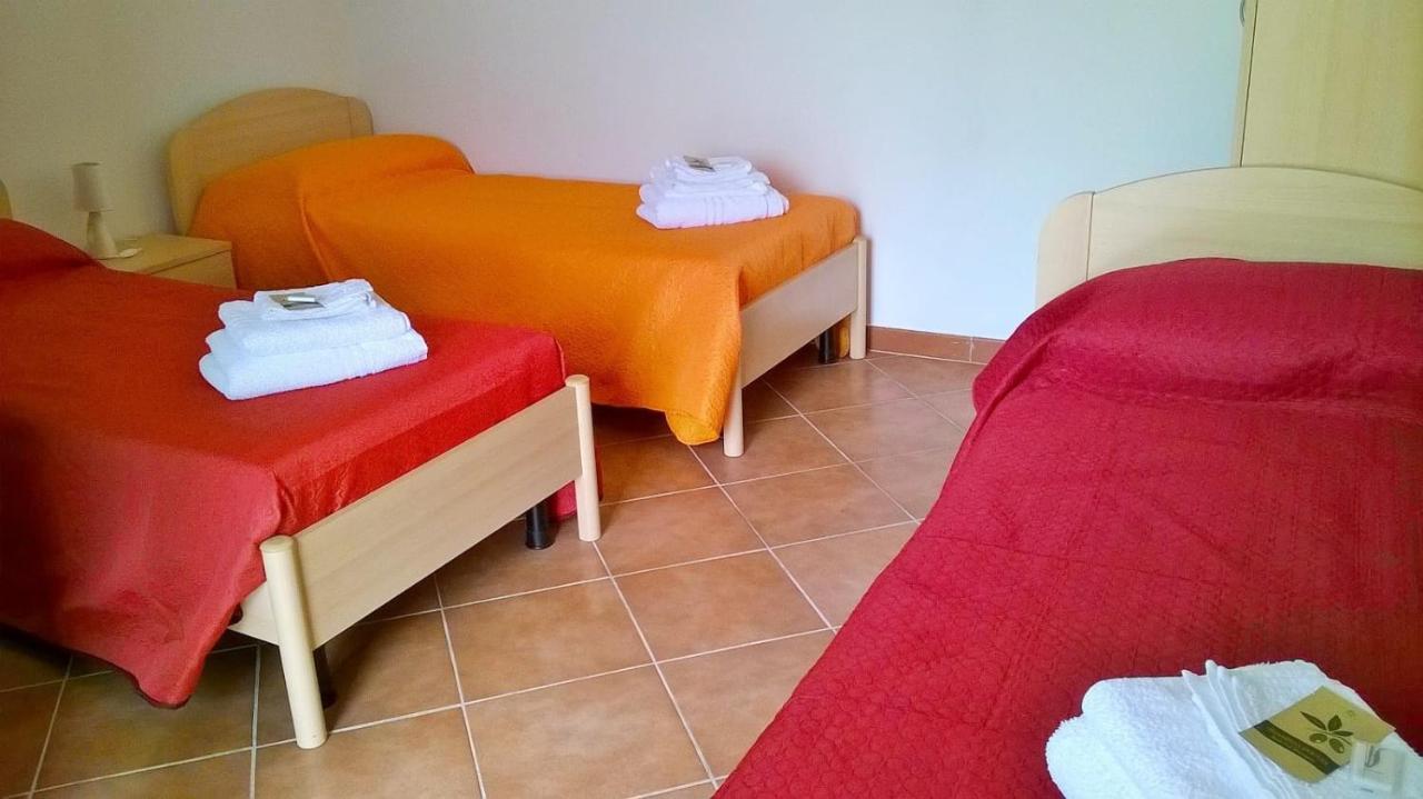 Hotel Bena E Traes Laerru Екстер'єр фото