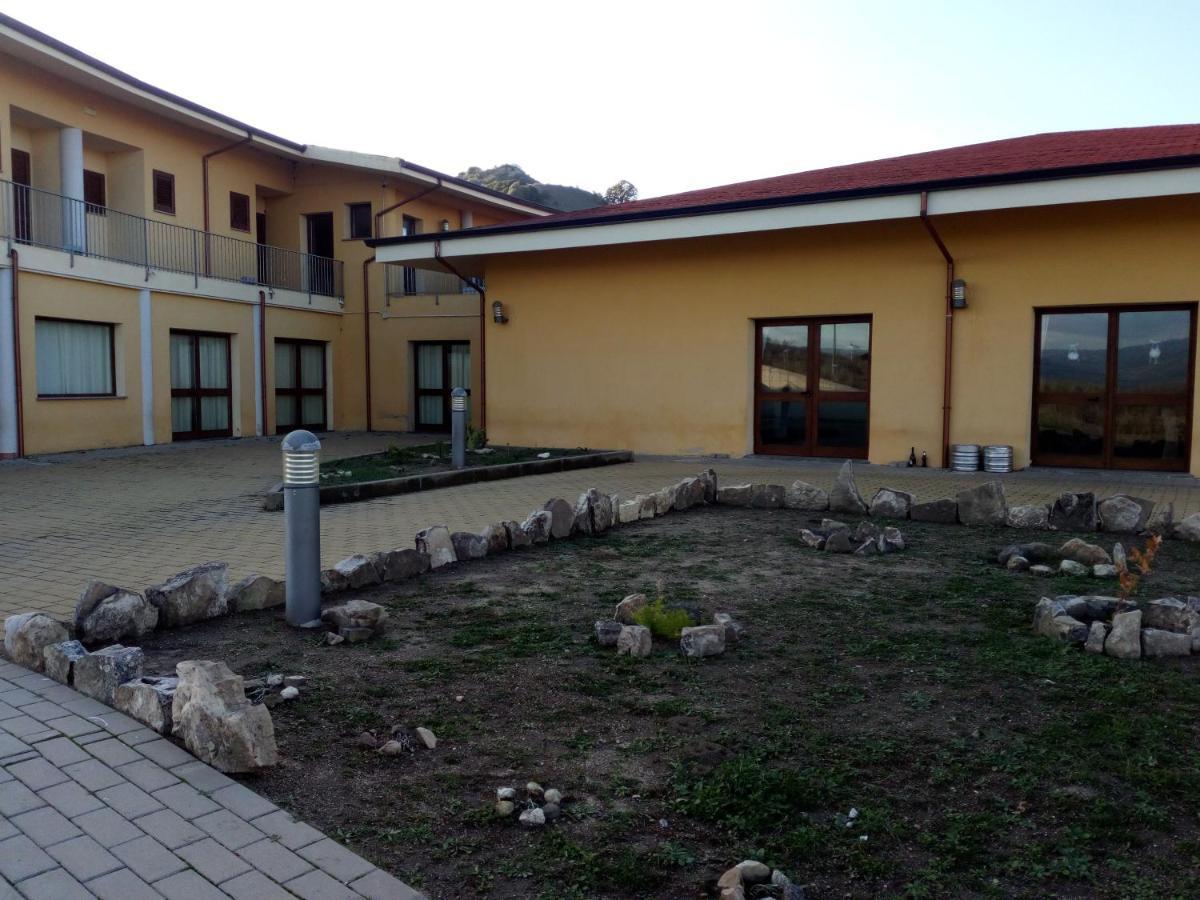 Hotel Bena E Traes Laerru Екстер'єр фото