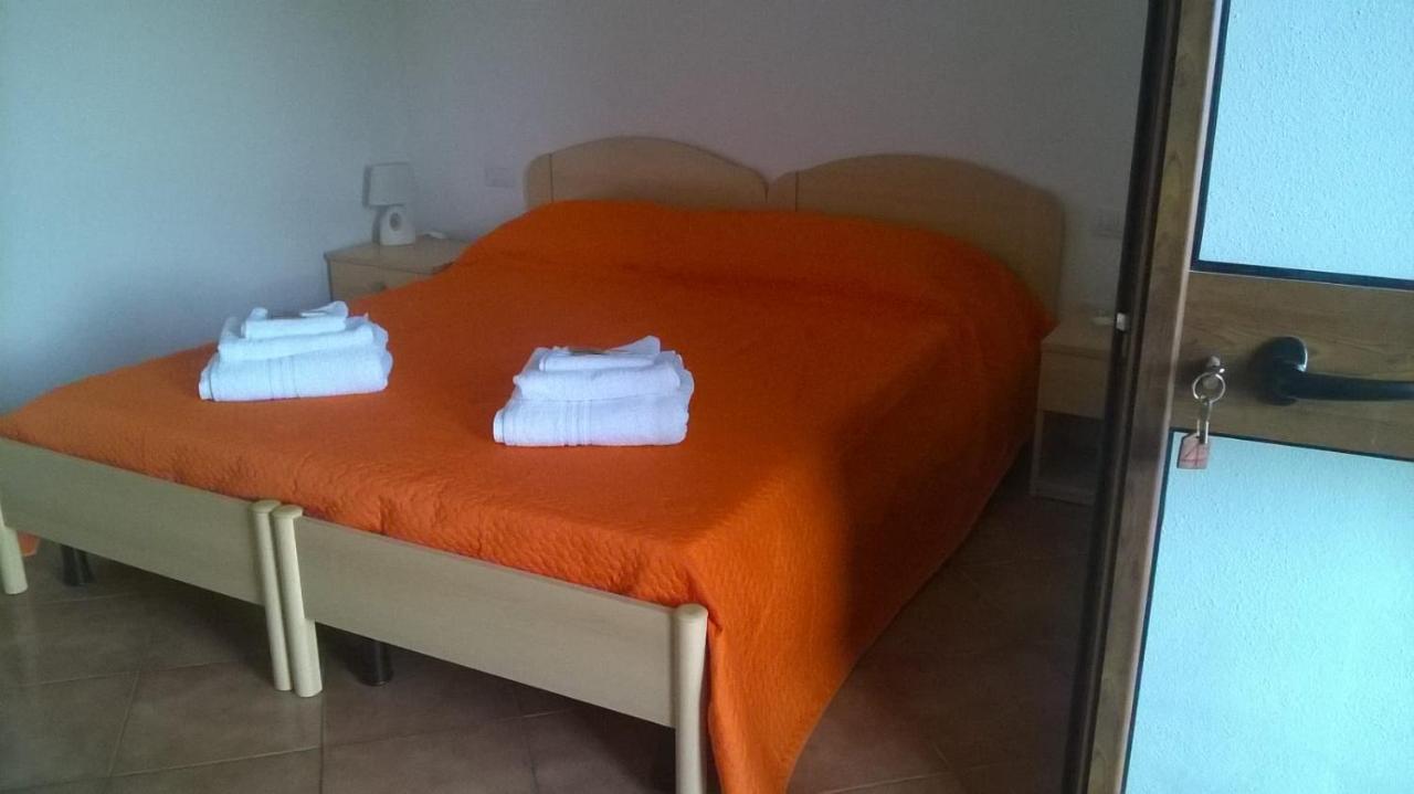 Hotel Bena E Traes Laerru Екстер'єр фото